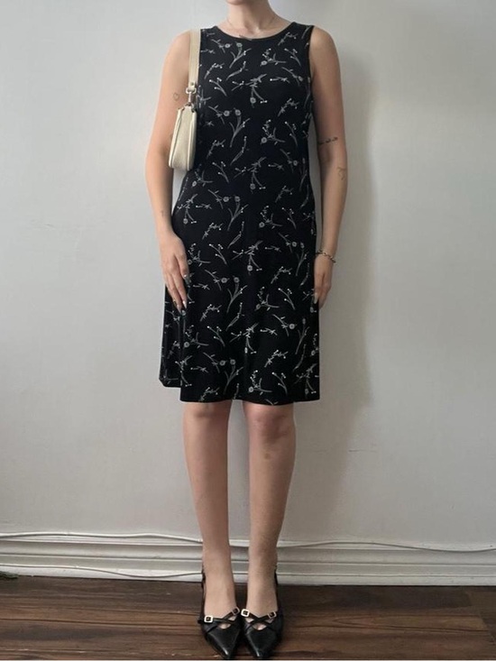 Jessica Dresses & Skirts - Black Floral Patterned Vintage Dress